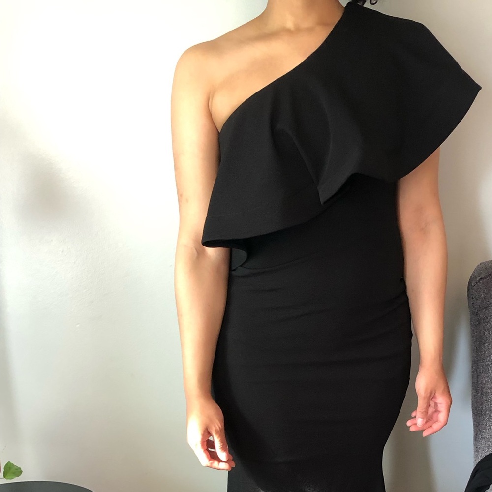 Lulu’s Black Evening Gown